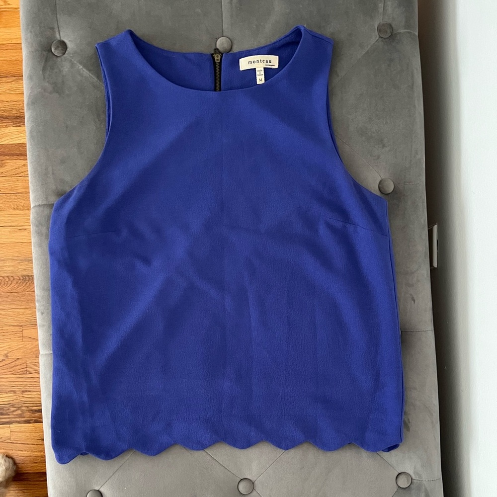 Monteau size medium gorgeous blue blouse with lining and scalloped border